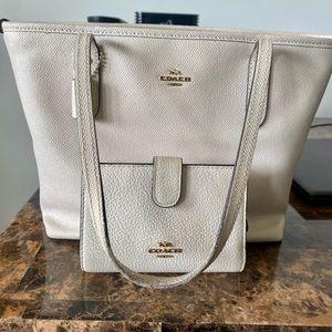 Coach purse INCLUDING matching wallet which was only used once!